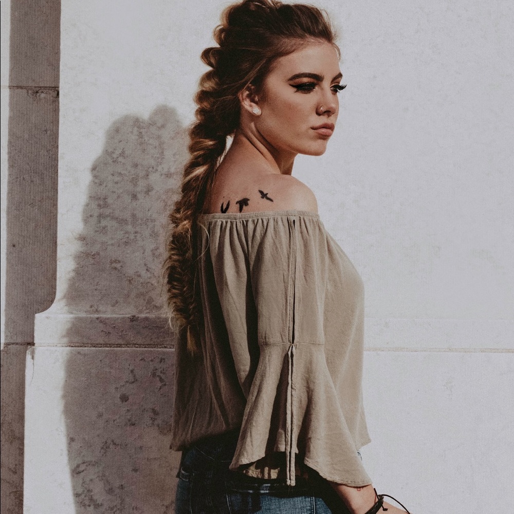 off the should quarter sleeved top - army green